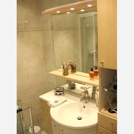 With One Bedroom In With Wonderful City View Furnished Balcony And Wifi 앙티브