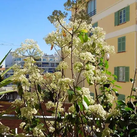 With One Bedroom In With Wonderful City View Furnished Balcony And Wifi 아파트 앙티브